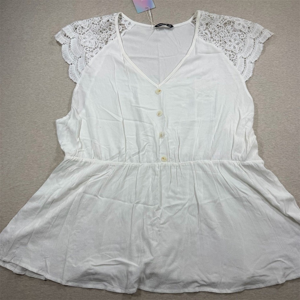 NWT BLOOMCHIC Tunic Top Womens Plus Size 22 White Lace Cap‎ Sleeve Button Front